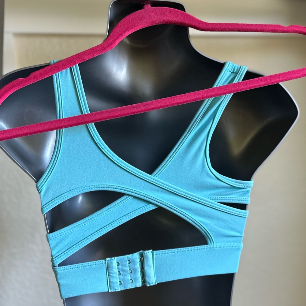 NVGTN sports bra